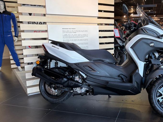 YAMAHA TRICITY 300 4