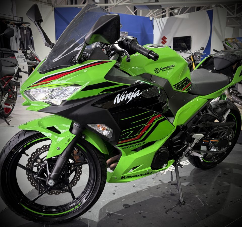 KAWASAKI NINJA 400 4