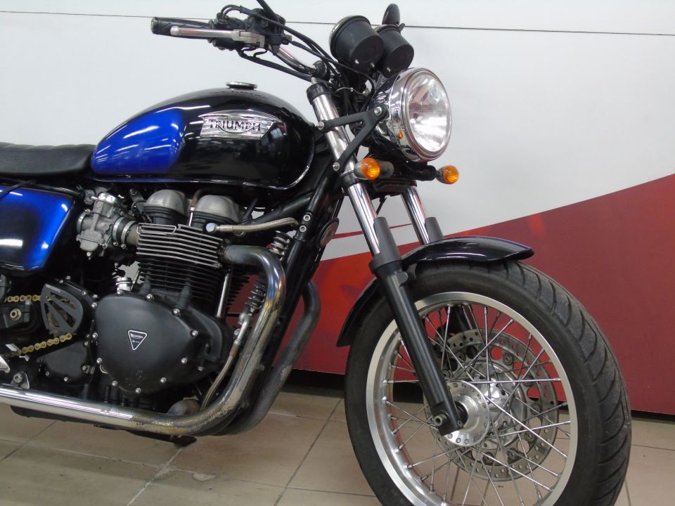 TRIUMPH THRUXTON 900 FI BRIDE A2 4