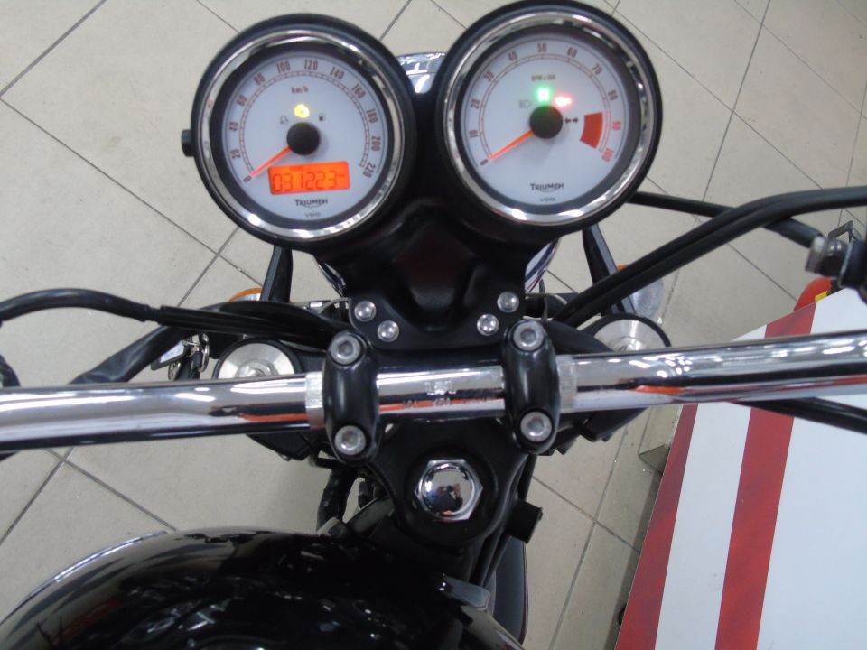 TRIUMPH THRUXTON 900 FI BRIDE A2 4