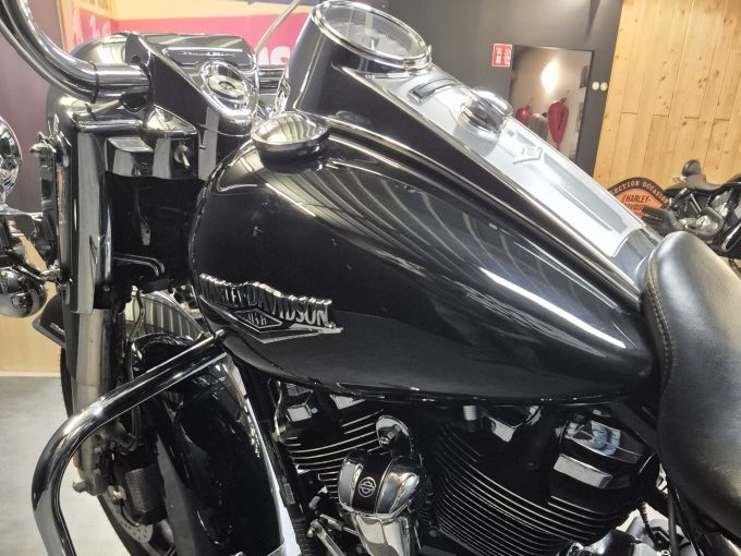 HARLEY-DAVIDSON TOURING ROAD KING 1745 4