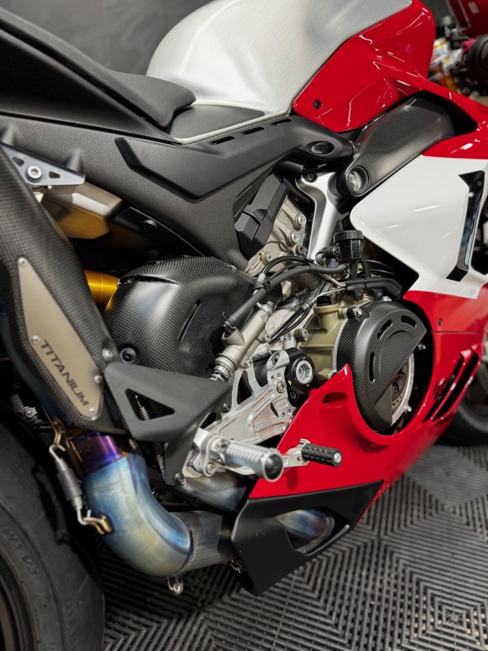DUCATI PANIGALE V4 R 4