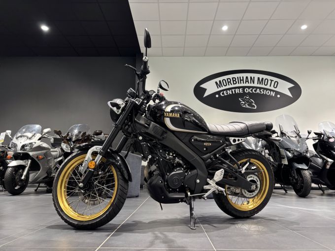 YAMAHA XSR 125 Legacy 4