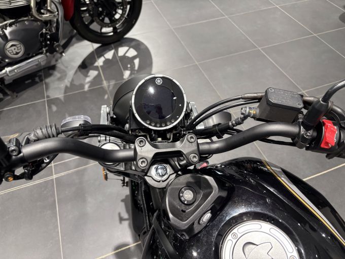 YAMAHA XSR 125 Legacy 4
