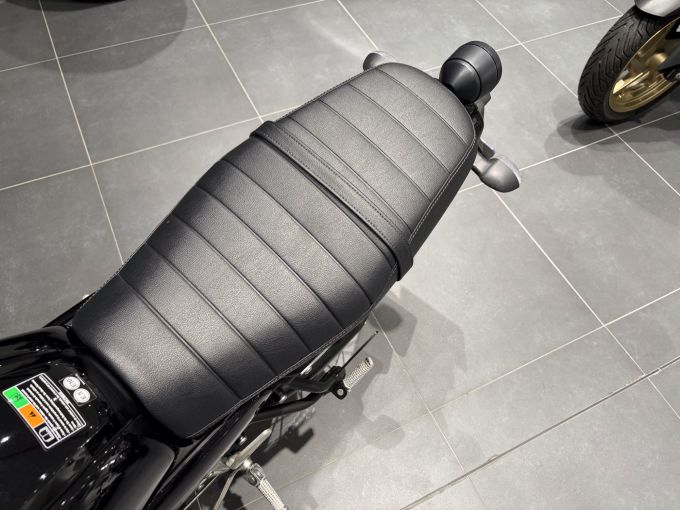 YAMAHA XSR 125 Legacy 4