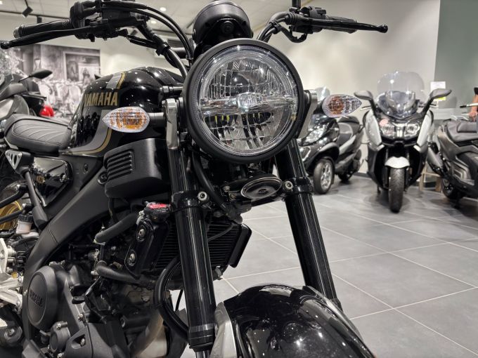 YAMAHA XSR 125 Legacy 4