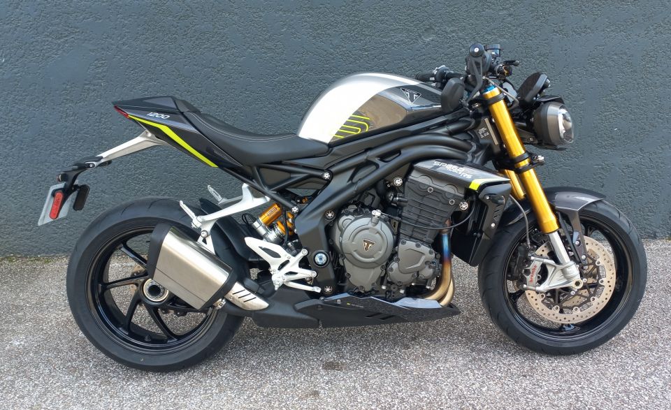 TRIUMPH SPEED TRIPLE 1200 RS 4