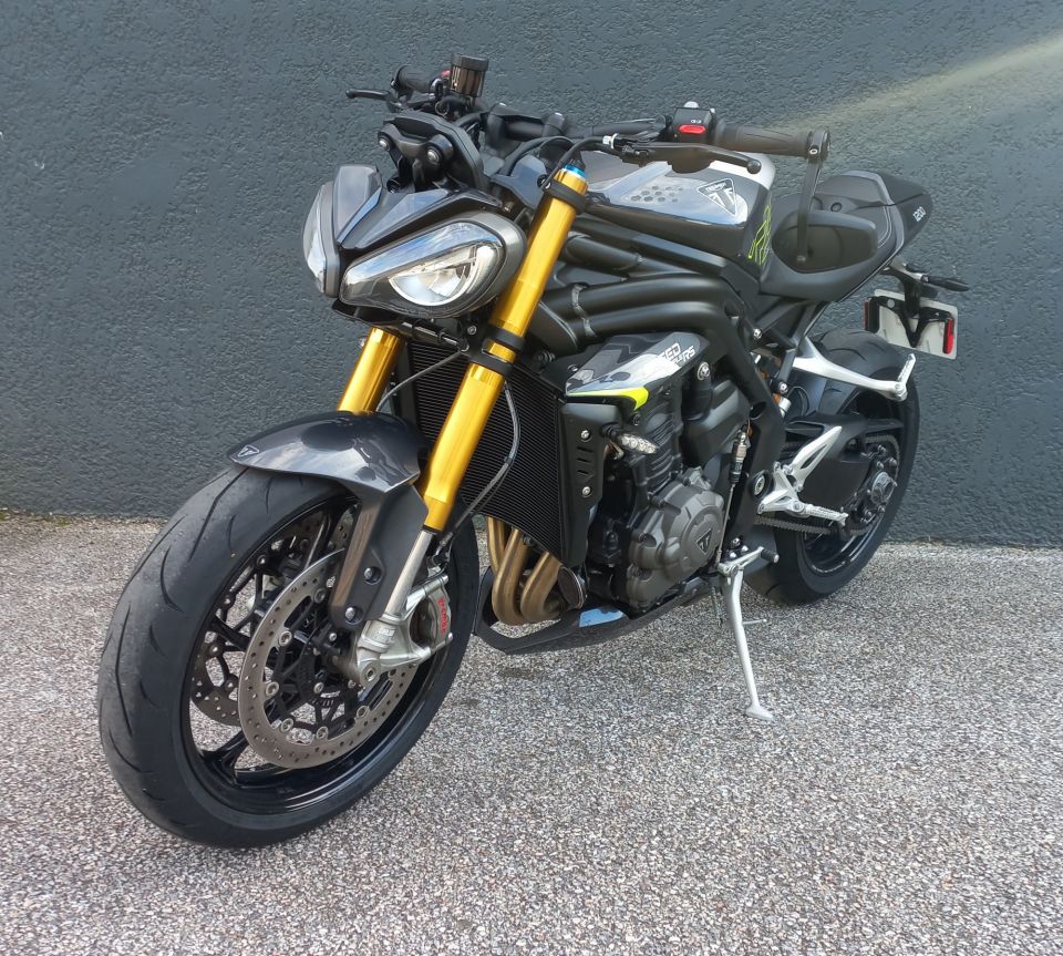 TRIUMPH SPEED TRIPLE 1200 RS 4