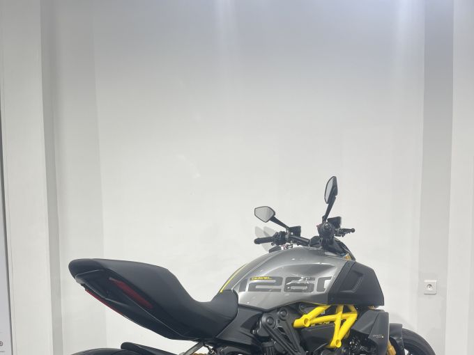 DUCATI DIAVEL 4