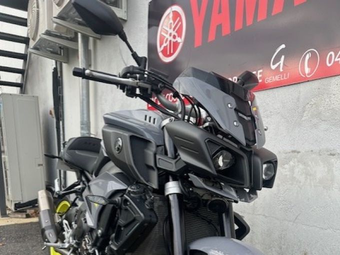YAMAHA MT-10 4
