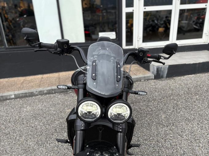 TRIUMPH Rocket 3 GT Storm 4