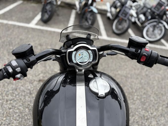 TRIUMPH Rocket 3 GT Storm 4