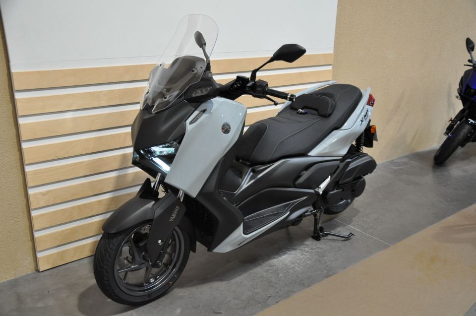 YAMAHA XMAX 125 TECH MAX 4