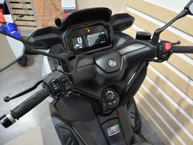 YAMAHA XMAX 125 TECH MAX 4