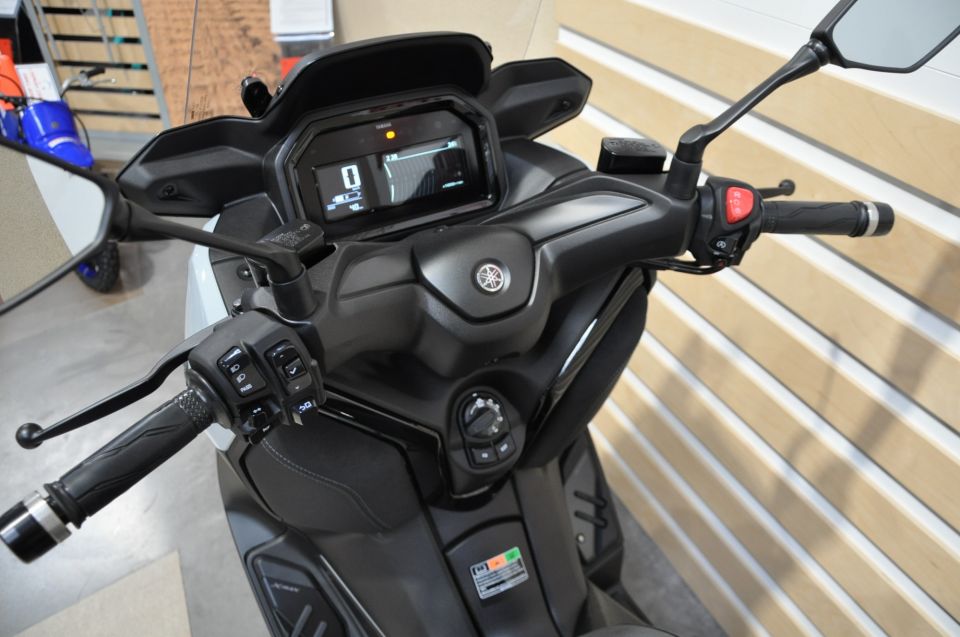 YAMAHA XMAX 125 TECH MAX 4