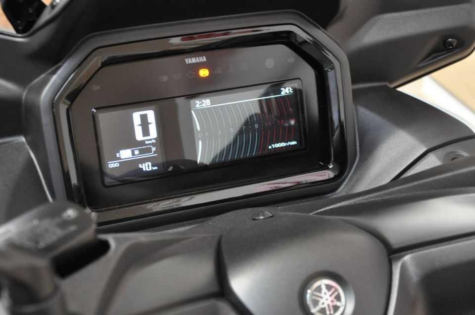 YAMAHA XMAX 125 TECH MAX 4