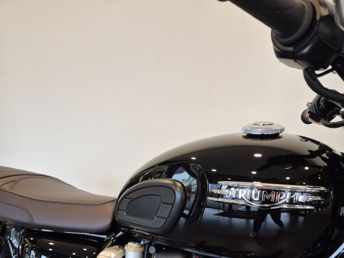 TRIUMPH Bonneville T120 Black 4