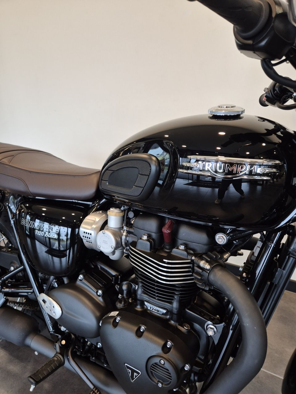 TRIUMPH Bonneville T120 Black 4