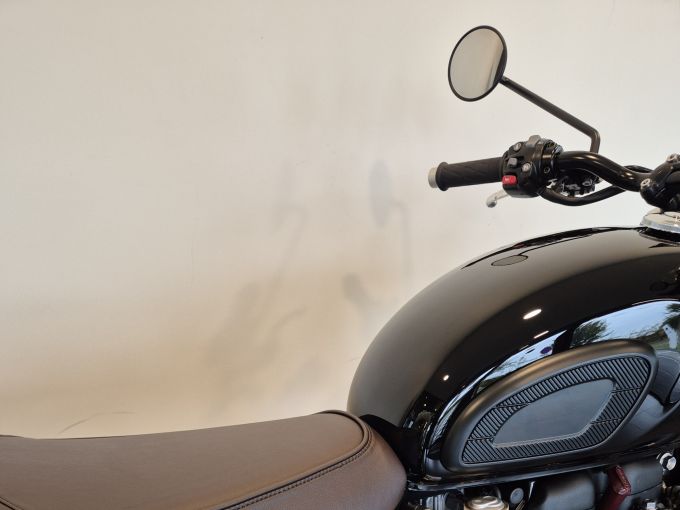 TRIUMPH Bonneville T120 Black 4