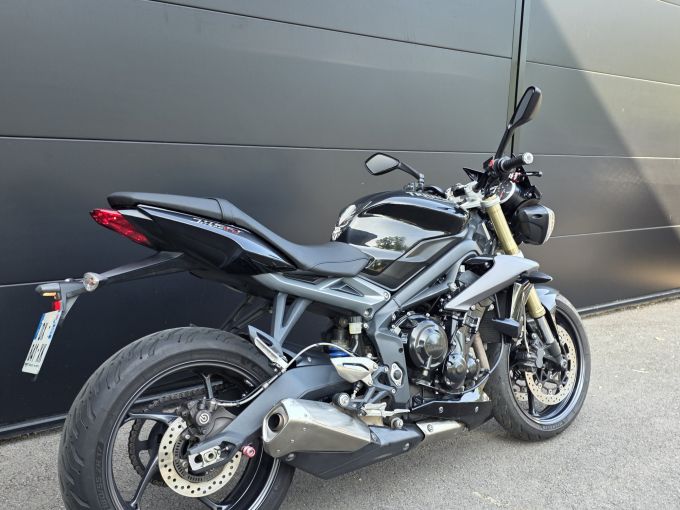 TRIUMPH STREET TRIPLE 675 4