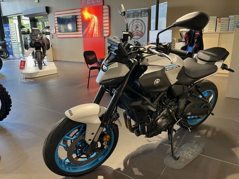 YAMAHA MT-07 (47.5CV) 4