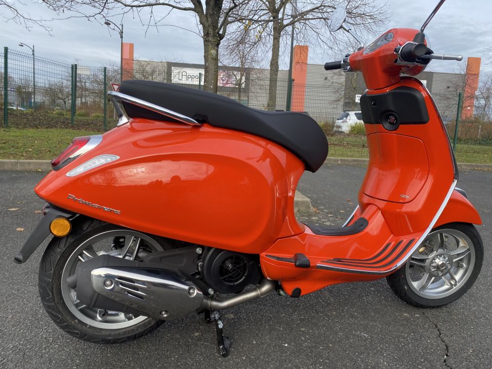 VESPA PRIMAVERA 125 4