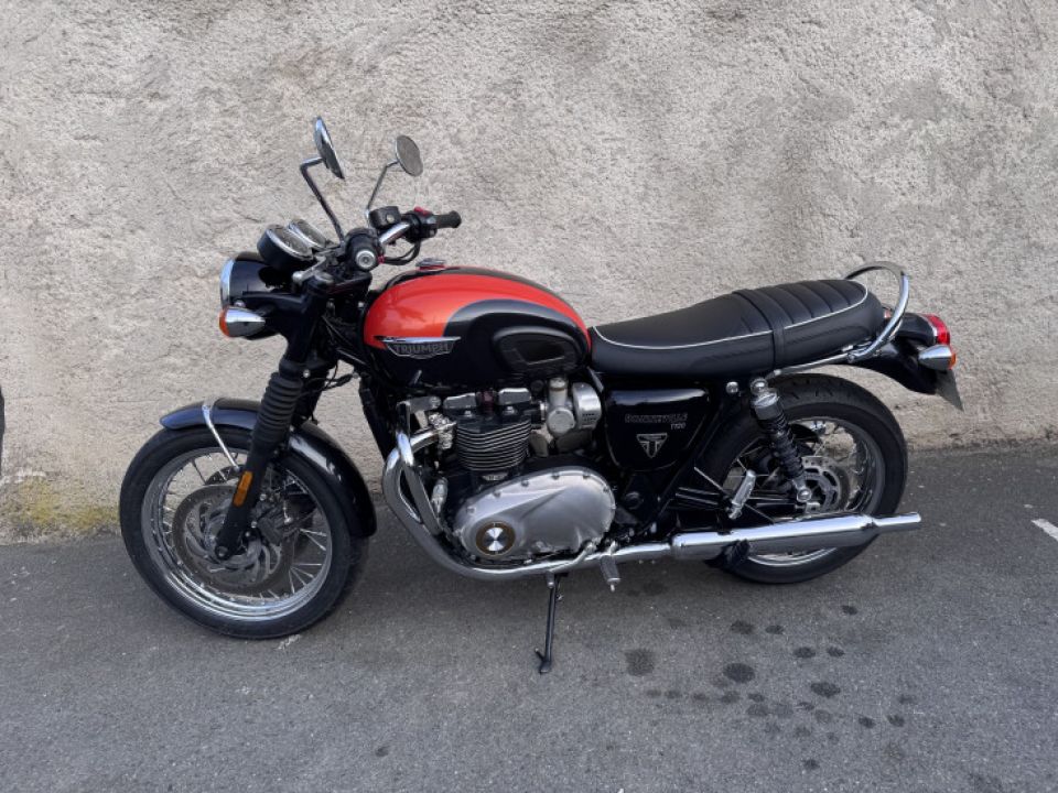TRIUMPH BONNEVILLE T120 4