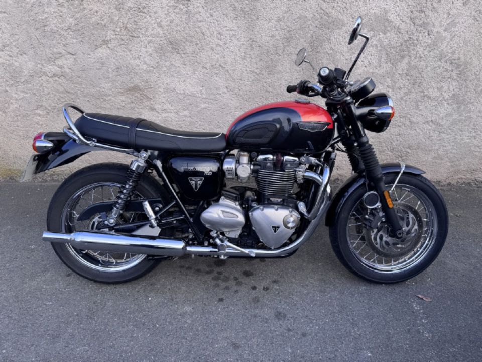 TRIUMPH BONNEVILLE T120 4