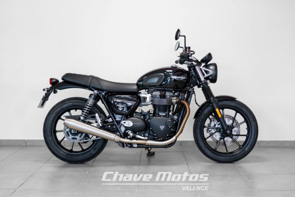 TRIUMPH STREET TWIN 900 4