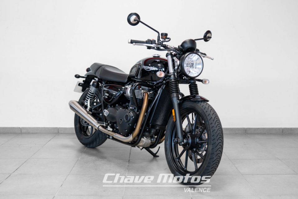 TRIUMPH STREET TWIN 900 4