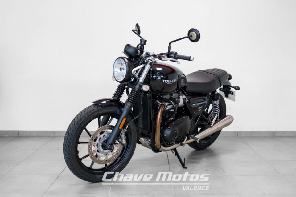 TRIUMPH STREET TWIN 900 4