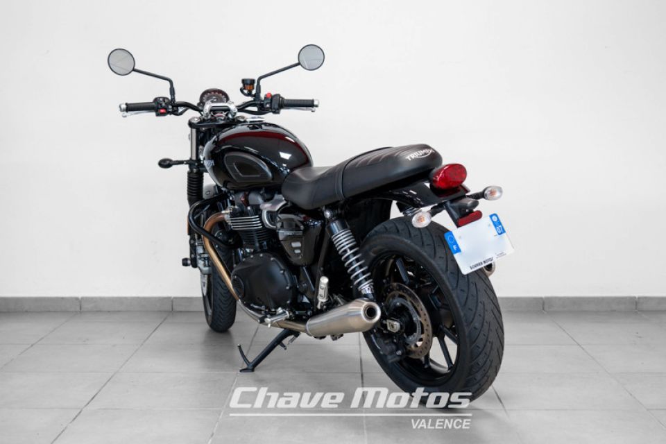 TRIUMPH STREET TWIN 900 4