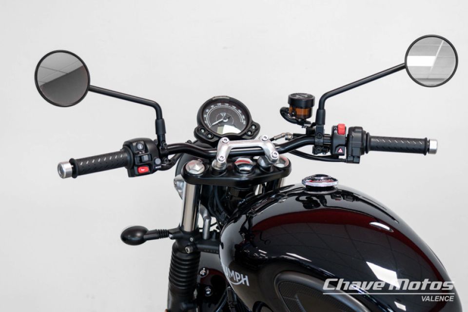 TRIUMPH STREET TWIN 900 4