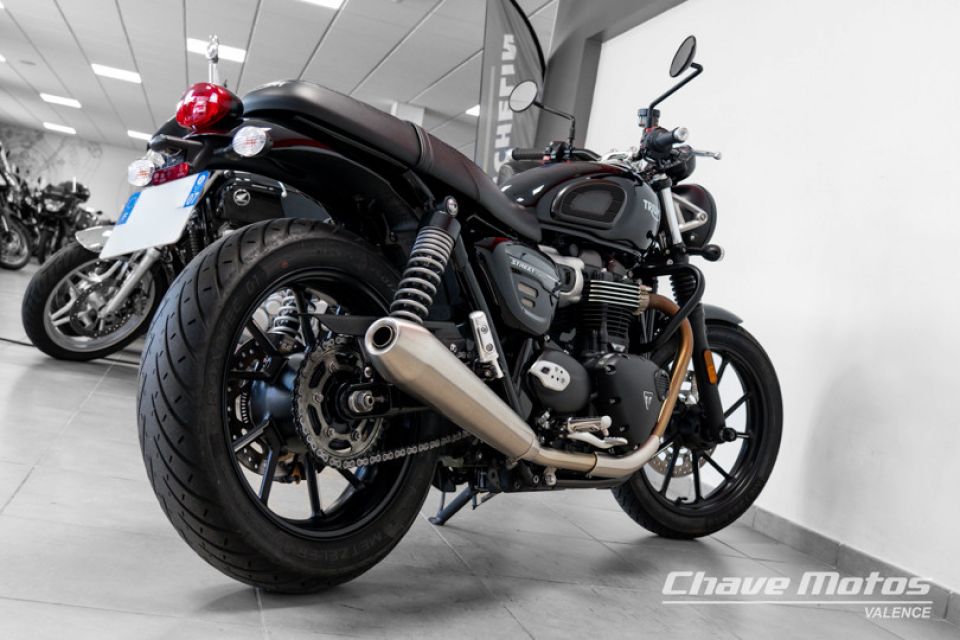 TRIUMPH STREET TWIN 900 4