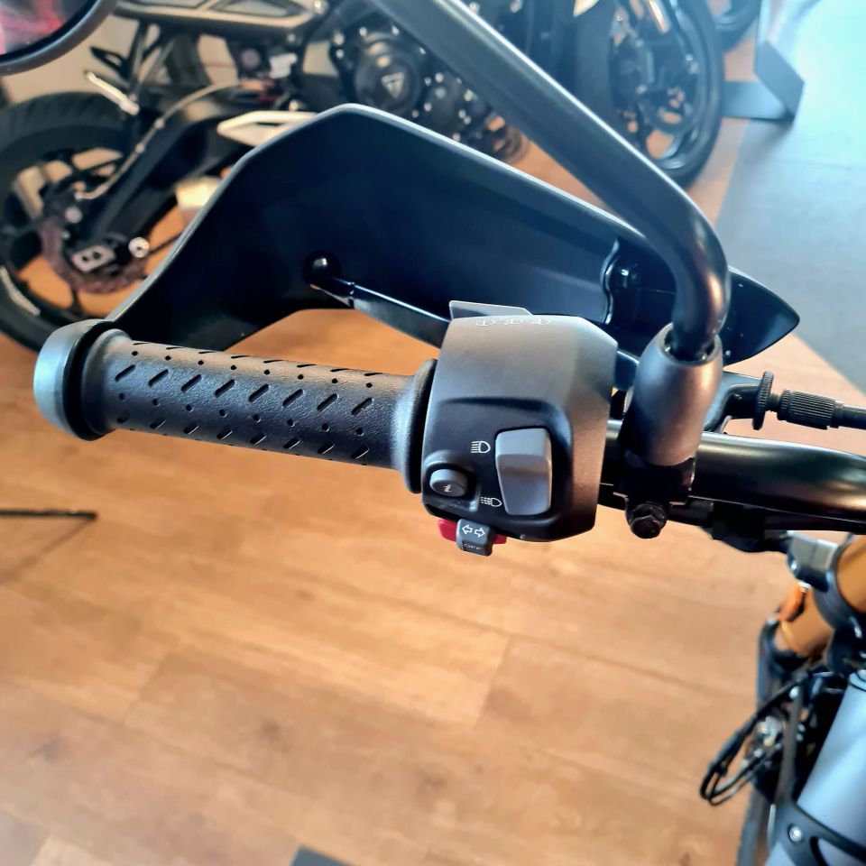 TRIUMPH Scrambler 400 X 4