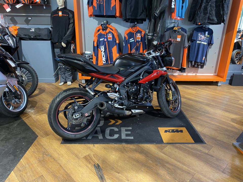 TRIUMPH STREET TRIPLE 675 R 4