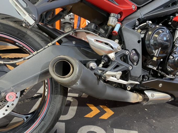 TRIUMPH STREET TRIPLE 675 R 4