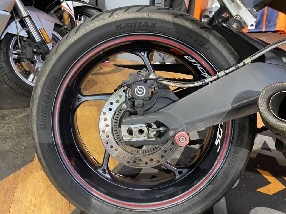 TRIUMPH STREET TRIPLE 675 R 4