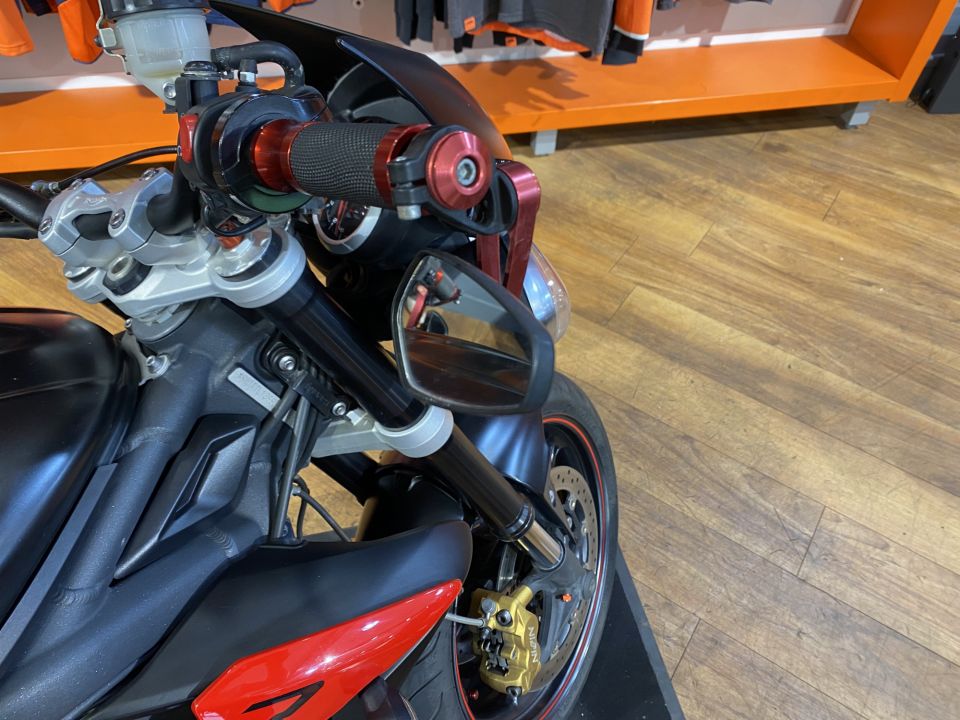 TRIUMPH STREET TRIPLE 675 R 4