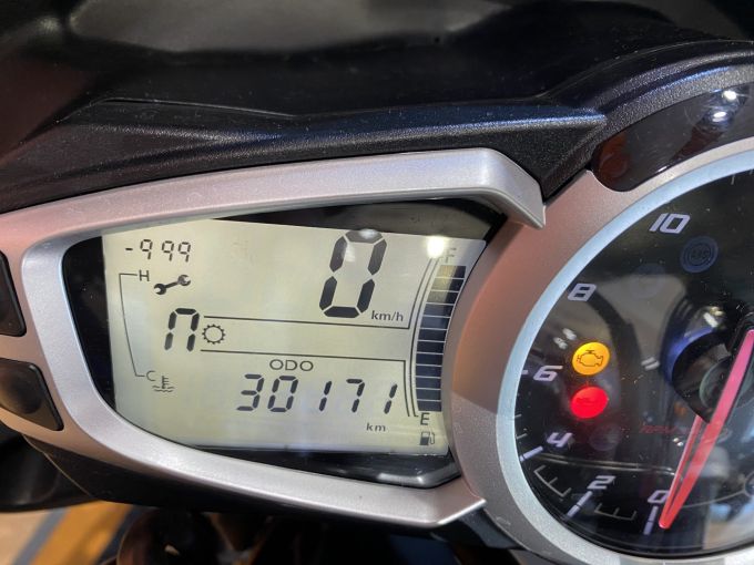TRIUMPH STREET TRIPLE 675 R 4