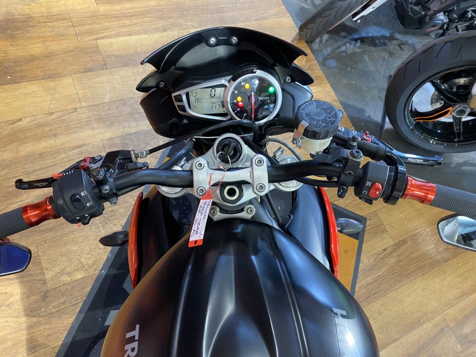TRIUMPH STREET TRIPLE 675 R 4