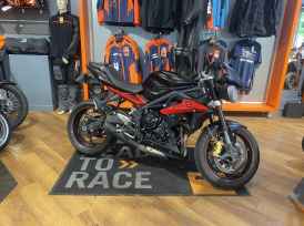 TRIUMPH STREET TRIPLE 675 R - 2016