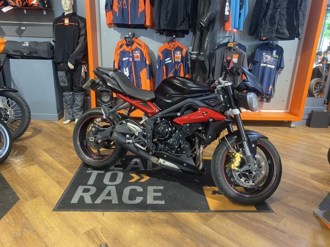 TRIUMPH STREET TRIPLE 675 R 4