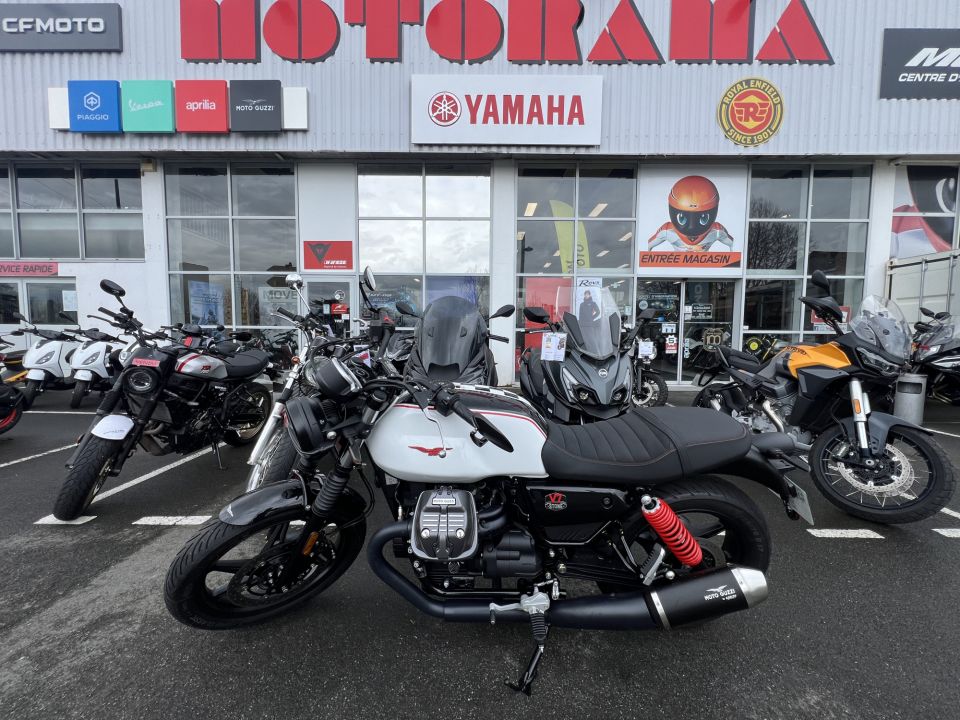 MOTO GUZZI V7 STONE 4