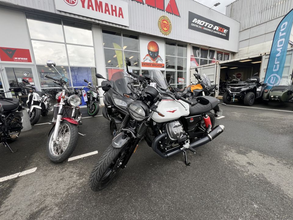 MOTO GUZZI V7 STONE 4