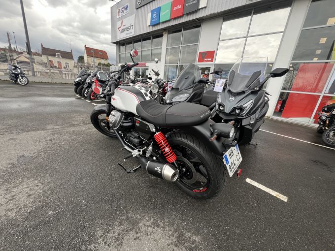 MOTO GUZZI V7 STONE 4