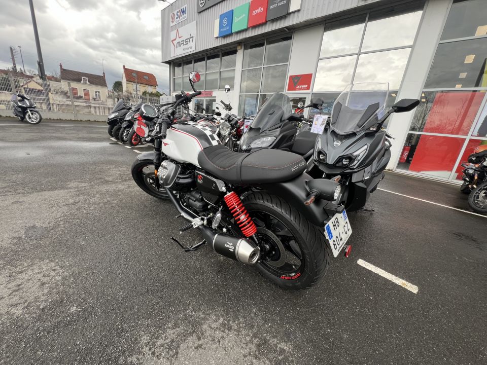 MOTO GUZZI V7 STONE 4