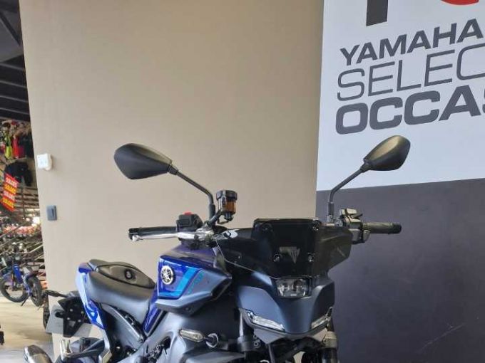 YAMAHA MT-09  Y-AMT 4