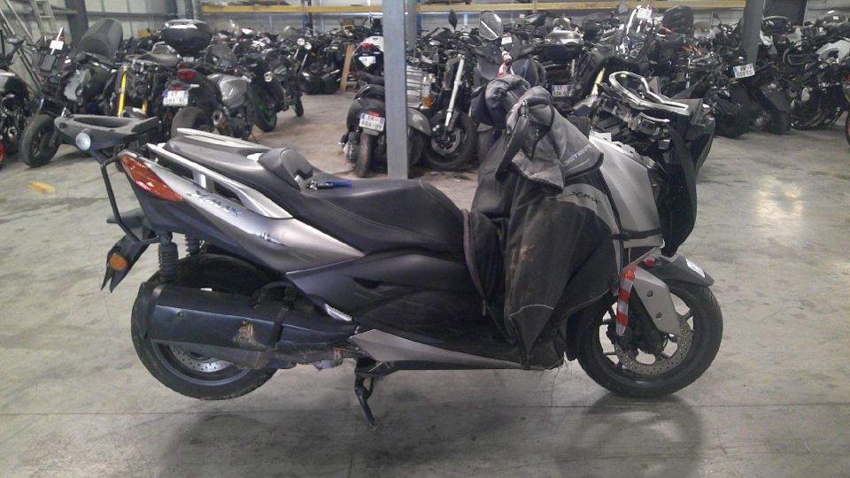 YAMAHA X-MAX 300 4