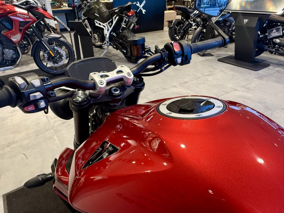TRIUMPH STREET TRIPLE 765 RS 4